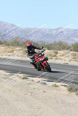 media/Dec-04-2025-Racers Edge (Thu) [[5ebc9f124d]]/3-B Group/3-Session 2 (Turn 7 Inside)/